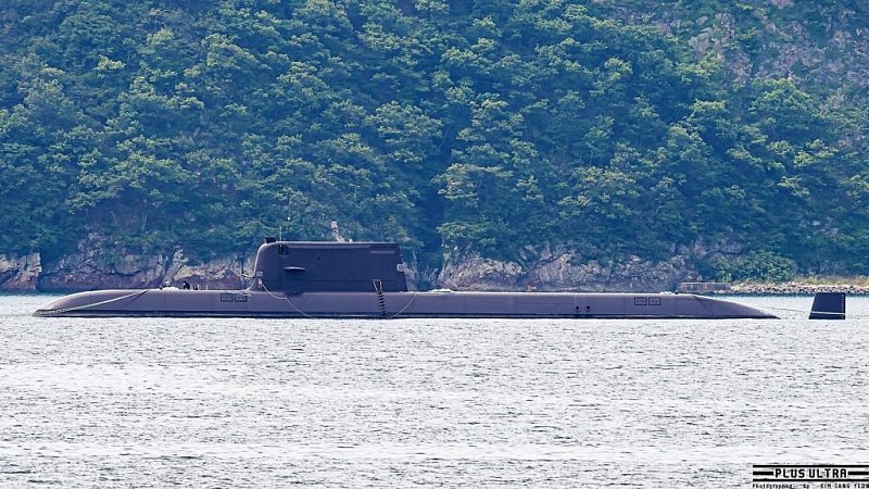 Подводная лодка "Досан Ан Чан-хо" (KSS-III) на испытаниях, Южная Корея